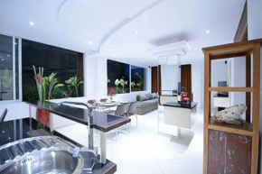 Отель Flora Apartment Bali  Kuta
